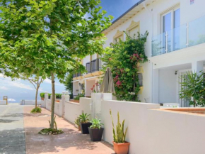 10 PARADISe VILLA SEA FRONT TERRACE!